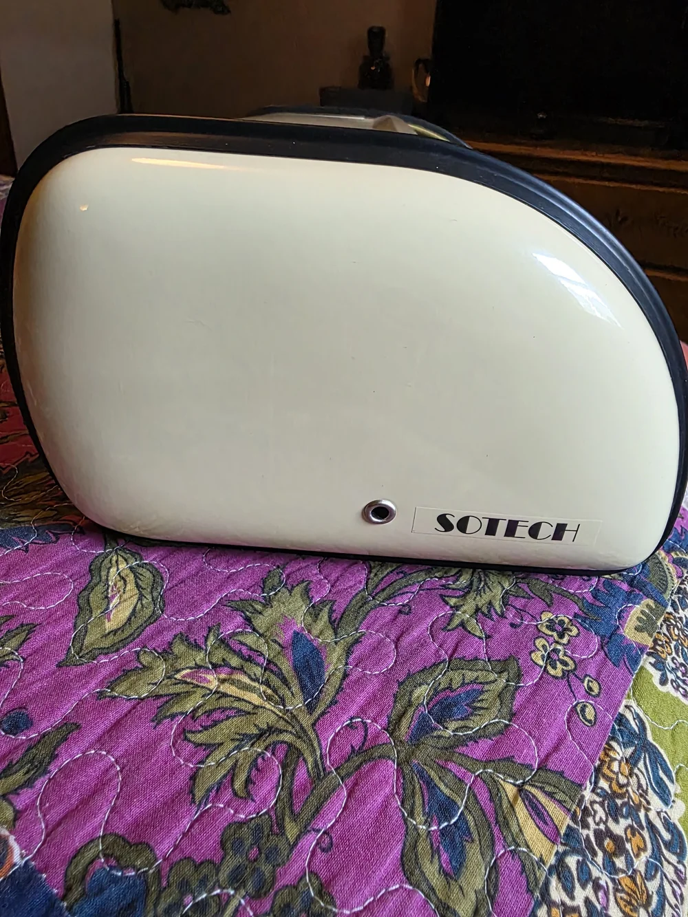 Retro Cream Bakery-Style Bread Box with Vintage Print